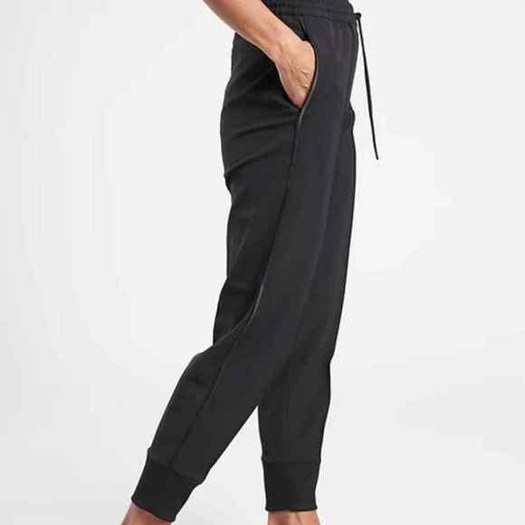 Athleta Endeavor Jogger size 6T Black - Picture 7 of 11